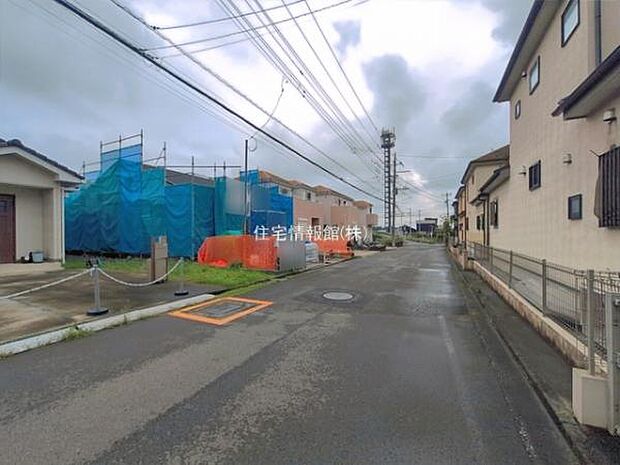 前面道路を含めた現地写真です。