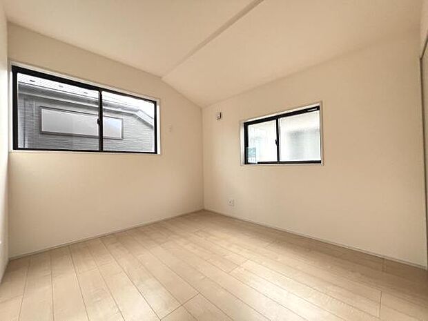 バルコニーに面していないので小さなお子様のお部屋としても安心です。