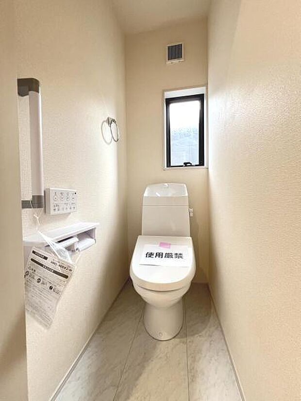 各階にトイレを設けており、ご家族が揃う時もゆとりをもってご利用いただけます。