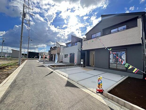 前面道路を含めた現地写真です。