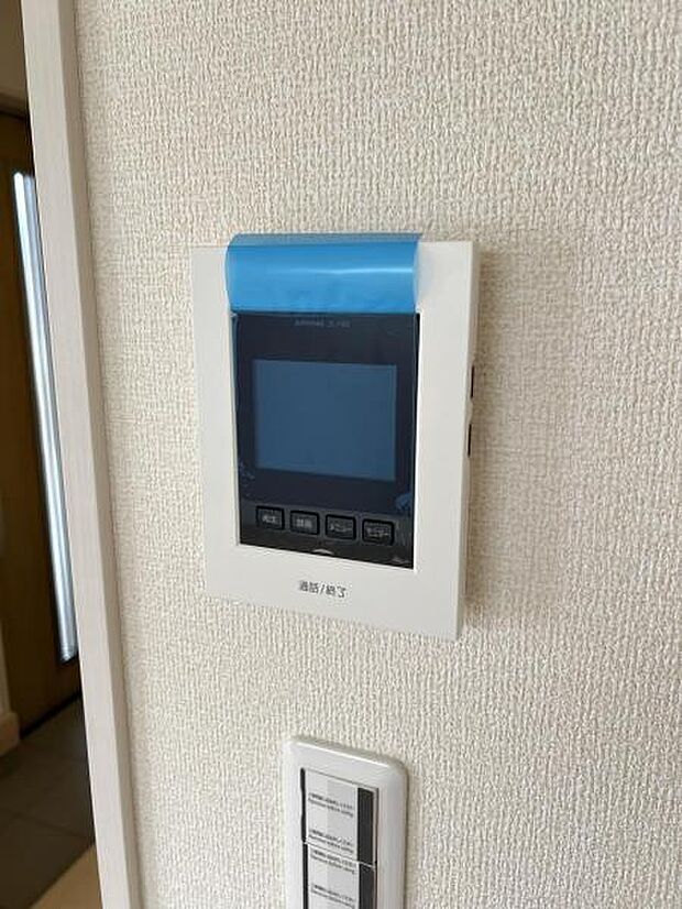 訪問者を確認できるTVモニター付きインターフォンです。