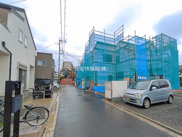 前面道路を含めた現地写真です。