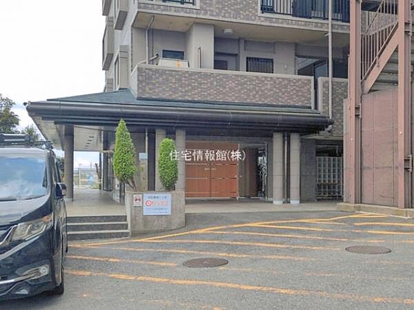 ゆったりとした印象のエントランスです。