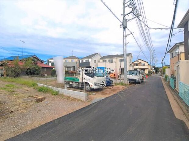 前面道路を含めた現地写真です。