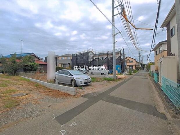 前面道路を含めた現地写真です。