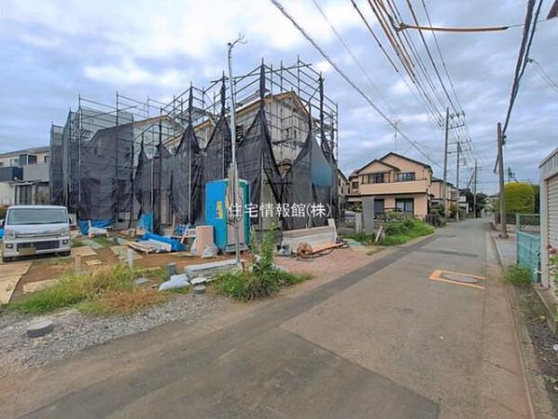 前面道路を含めた現地写真です。