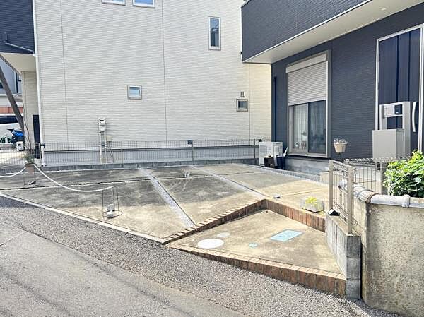 駐車場ももちろん完備しておりますのでお車所有の方にも心強いです。