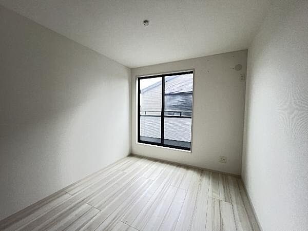 子供部屋にもちょうど良い大きさのお部屋です。