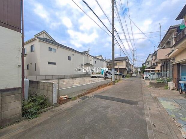 前面道路を含めた現地写真です。