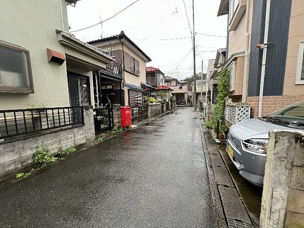 前面道路を含めた現地写真です。