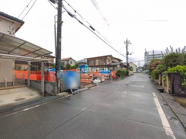 前面道路を含めた現地写真です。