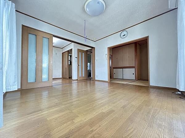 家族団らんの場所としてゆったりと居心地の良いリビングです。