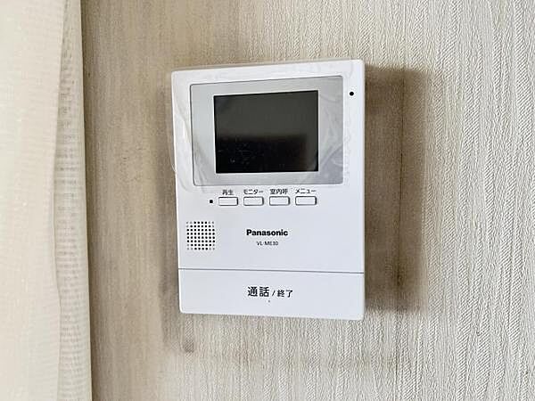 訪問者を確認できるTVモニター付きインターフォンです。