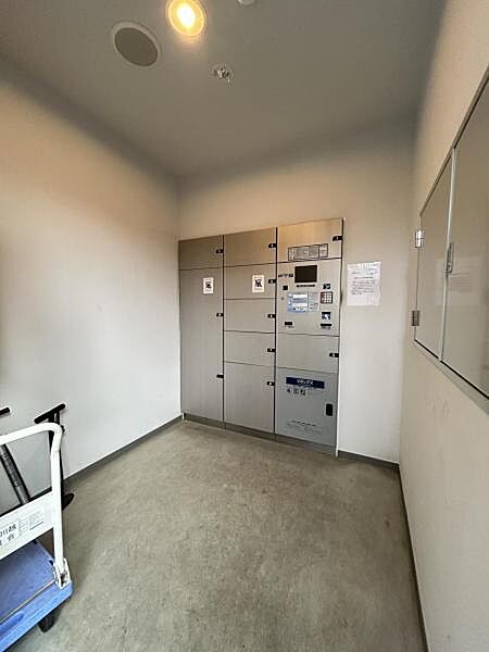 不在時にも荷物を受け取れる宅配ボックス。