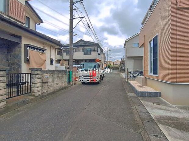 前面道路を含めた現地写真です。