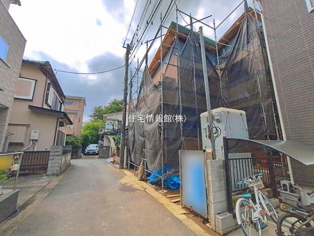 前面道路を含めた現地写真です。
