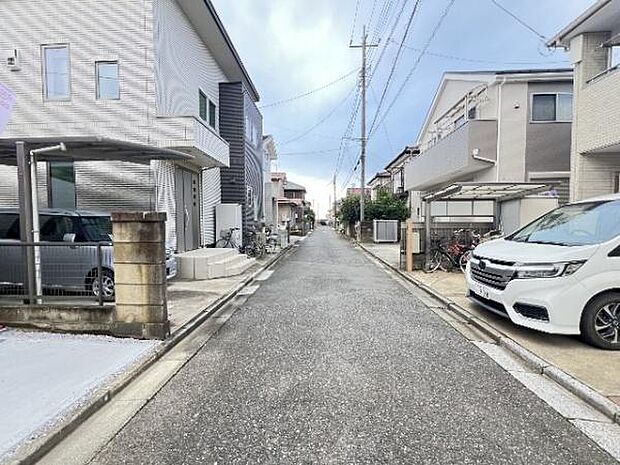 前面道路を含めた現地写真です。