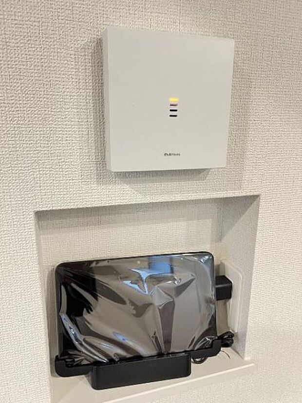 訪問者が一目で分かるTVモニタ付きインターフォンを装備した心強さも魅力なお住まいです。