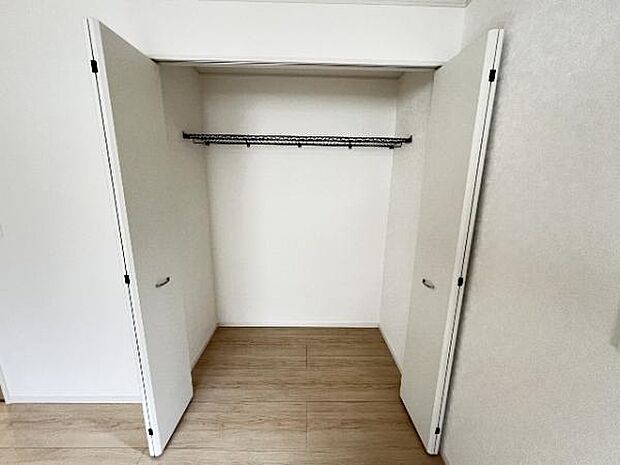 中の物を確認しやすく、取り出しやすい収納スペース。お部屋を広々とお使いいただけます。