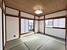 寝室：二階の和室です。寝室にもご利用いただける居室スペースです。