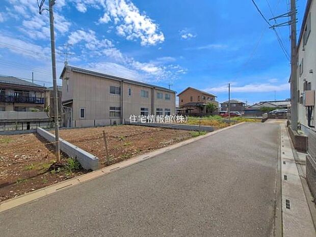 前面道路を含めた現地写真です。