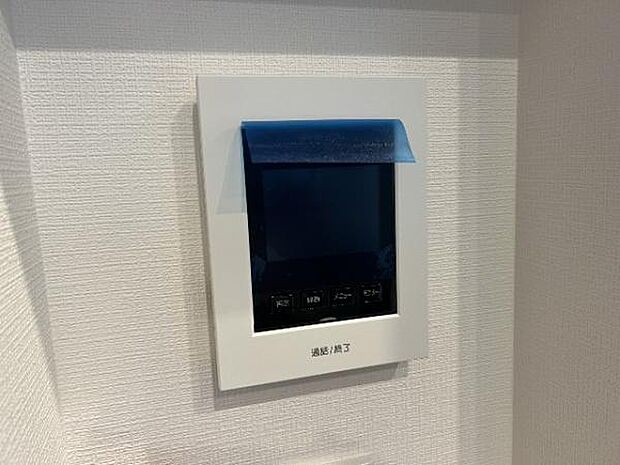 訪問者が一目で分かるTVモニタ付きインターフォンを装備した心強さも魅力なお住まいです。