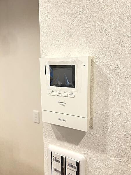 TVモニター付きインターフォンで、お部屋から訪問者を確認できます。