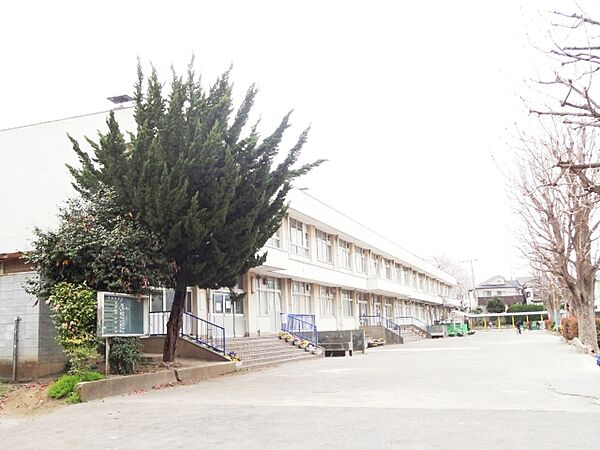 富士見市立関沢小学校まで約550m（徒歩7分）