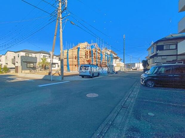 前面道路を含めた現地写真です。