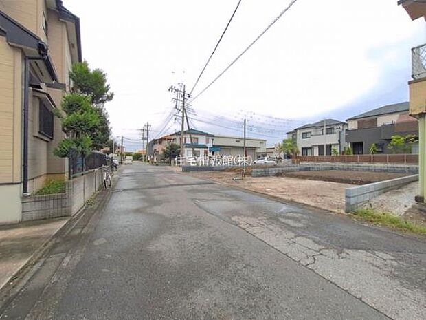 前面道路を含めた現地写真です。