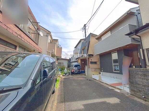 前面道路を含めた現地写真です。