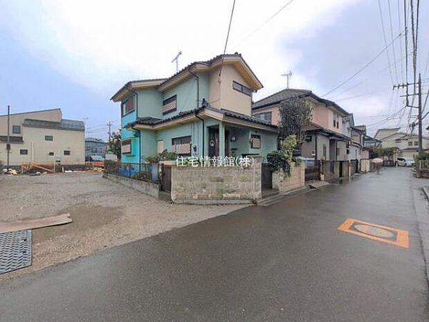 前面道路を含めた現地写真です。