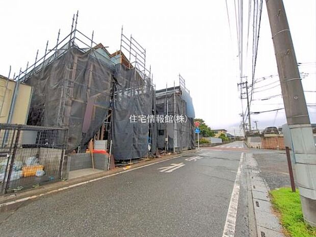 前面道路を含めた現地写真です。