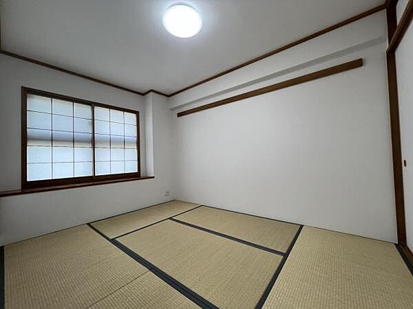 和室スペースです。畳のお部屋は寛げる空間ですね。