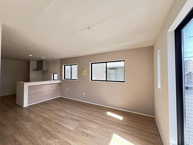 ご家族の温かい時間を演出するダイニングスペースです。