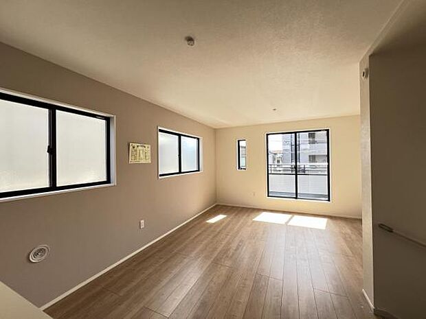 家族団らんの場所としてゆったりと居心地の良いリビングです。