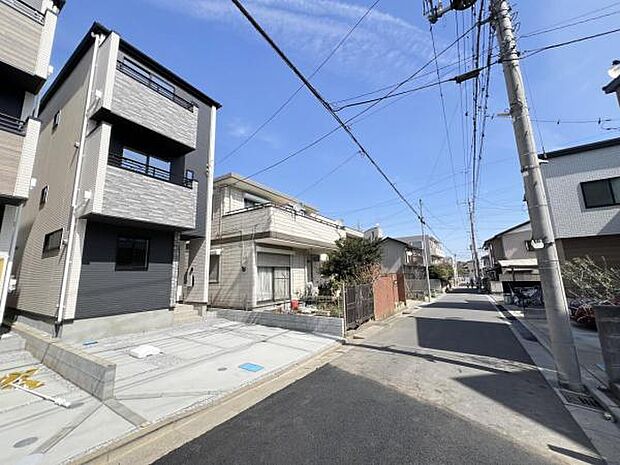 前面道路を含めた現地写真です。