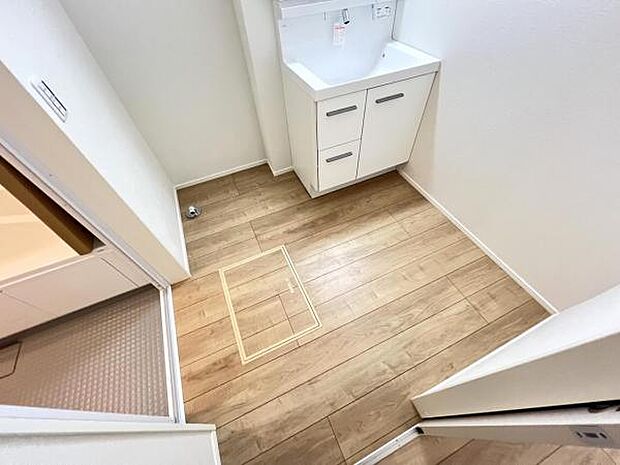 脱衣所は小さなお子様がいるご家庭にも重宝されます。