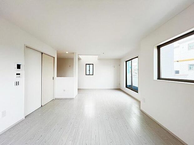 リビングダイニングになります。ご家族そろっての素敵な空間になりそうですね。