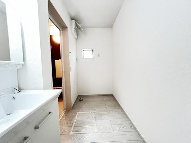 脱衣所は小さなお子様がいるご家庭にも重宝されます。