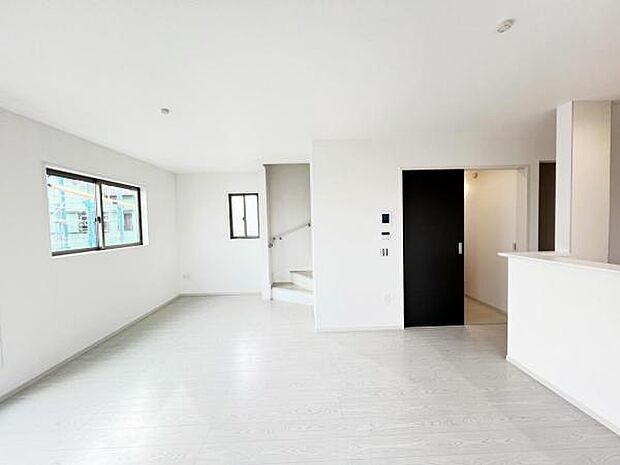 リビングダイニングになります。ご家族そろっての素敵な空間になりそうですね。