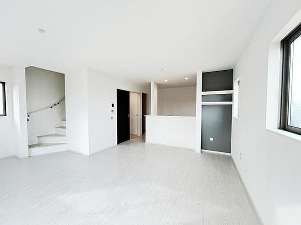 家族団らんの場所としてゆったりと居心地の良いリビングです。