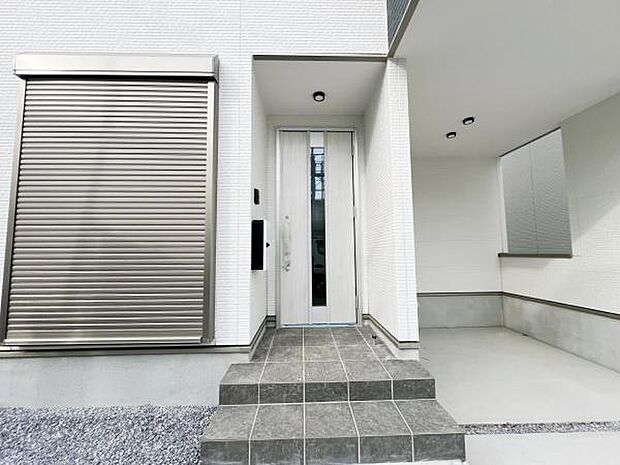 綺麗で明るい玄関でお客様をお迎えいただけます。