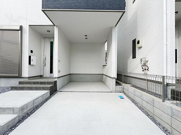 駐車場ももちろん完備しておりますのでお車所有の方にも心強いです。