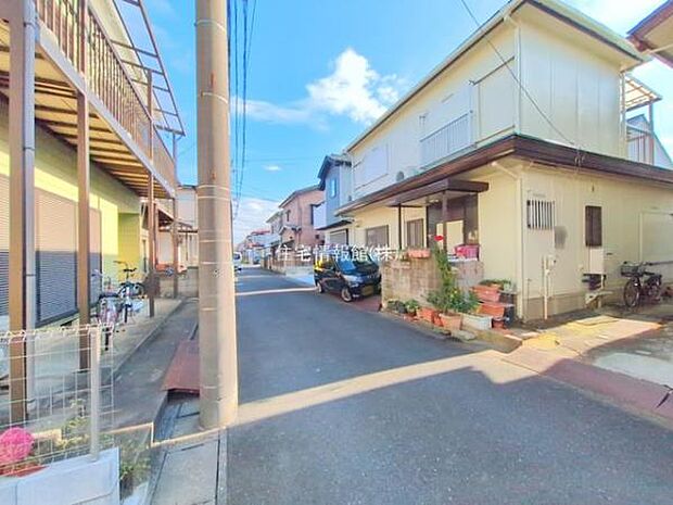 前面道路を含めた現地写真です。