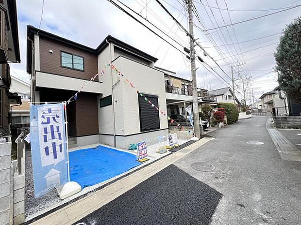 前面道路を含めた現地写真です。