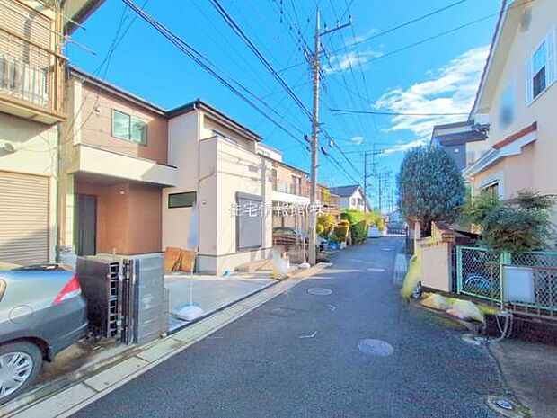 前面道路を含めた現地写真です。