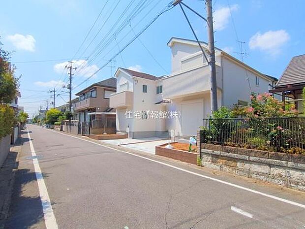 前面道路を含めた現地写真です。