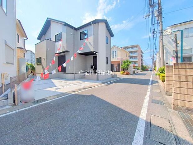 前面道路を含めた現地写真です。