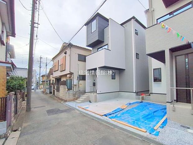 前面道路を含めた現地写真です。